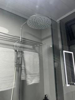 Bennett's stylish home - 7