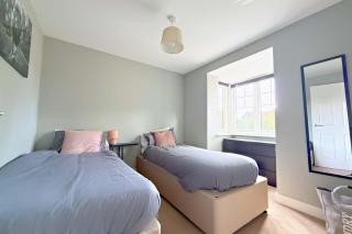 Cosy 2-Bed apt, Nr Horsham & Crawley, FREE Parking - 6