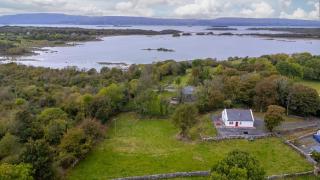 Lough Mask Fishing Cottage - 9