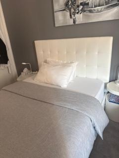 Private room - less than 3 minute walk to casino de monaco - 4