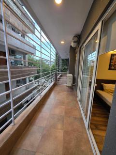 Cozy Studio Apartment Near DLF Galleria Market - 2