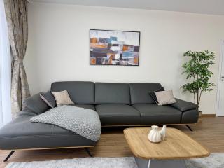 Rowing Canal Retreat, luxury 2BR apt, free parking - 7