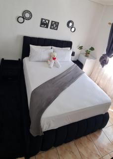 Dee n Bee Airbnb - Walvis Bay - 2