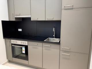 Premium Apartment with Balcony, AC & Free Parking - 6