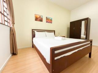 Taiping 3BR Condo 8 Pax Pool and Netflix - 1
