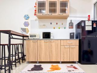 Taiping 3BR Condo 8 Pax Pool and Netflix - 6