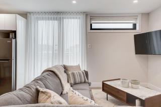 2BR Apartment with private terrace plaza St-Hubert - 5