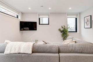 2BR Apartment with private terrace plaza St-Hubert - 6