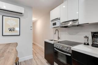 2BR Apartment with private terrace plaza St-Hubert - 2