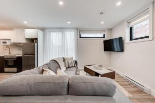 2BR Apartment with private terrace plaza St-Hubert - 9
