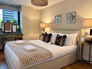 Liverpool City Centre - Free Parking - Sleeps 6! - 8