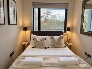 Liverpool City Centre - Free Parking - Sleeps 6! - 7