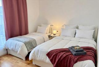 Spacious Apartment with Balcony & Free Parking near Vienna - 4