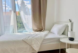 Spacious Apartment with Balcony & Free Parking near Vienna - 8