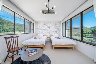 Artful 150m2 Private House Garden Views & Parking - 3