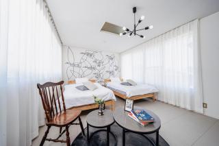 Artful 150m2 Private House Garden Views & Parking - 3