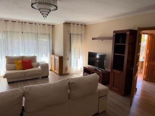 Amplio Chalet con Chimenea, Jardín, BBQ a 30minutos de Madrid - 0