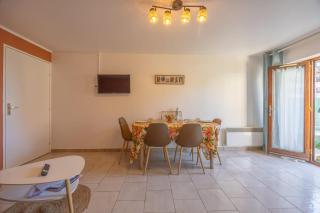 The Marine Apartment with Terrace & Garden - Welkeys - 8
