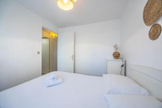 The Marine Apartment with Terrace & Garden - Welkeys - 3