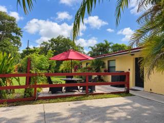 Sunshine Acre 2B 2B King Master Suite, BIG Yard - 3