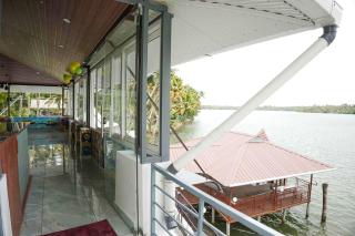 Golden Aura Palace Backwater View Homestay - 2