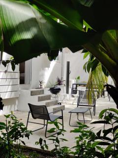 Maison et appart, jardin tropical, terrasse & salle de jeux, à 5 min des plages - 0