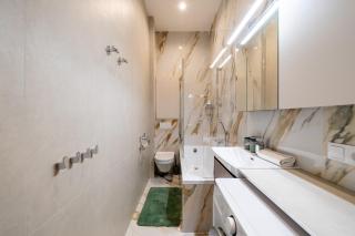 Fast Wi-Fi, Bath, Super Central, Brand New - by Innorental - 9