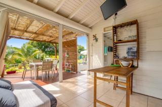 Bungalow charmant à Petit Bourg avec piscine partagée - 1