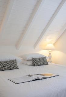 Romantic Bungalow near Beach with Shared Pool - 2