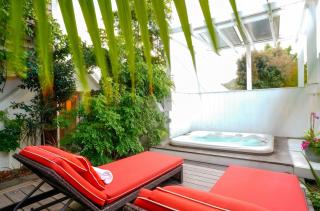Romantic Bungalow near Beach with Shared Pool - 8