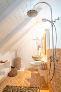 Romantic Bungalow near Beach with Shared Pool - 4