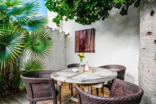 Romantic Bungalow near Beach with Shared Pool - 0