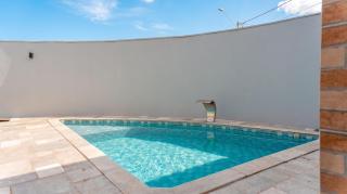 Casa com Piscina e Churrasqueira no Jd Universal - 0