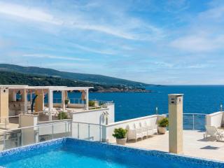 Modern apartment with sea view in Dobra Voda, 95 m², Pool - 1