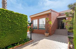Elegant Villa in Playa Honda with Private Pool - 2