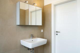 Modern Apartment with Garden & Free Parking - 4