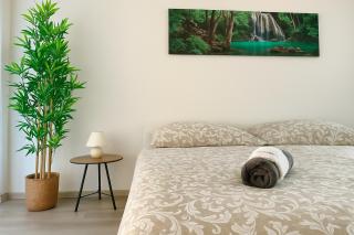 Modern Apartment with Garden & Free Parking - 1