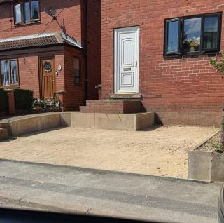 contractor stays 4 bedroom- free parking 2 spaces - 3
