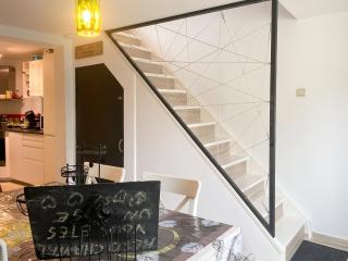 Spacious apartment in Charleroi 100 m² with parking 5 ppl - Charleroi - 5