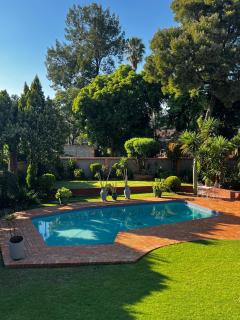 Executive Serviced Home - 7