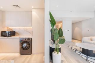 Central Luxe Marina Home with Roof Top Pool - 9