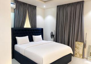 Luxury 3BR Apartment, 10 Min to the Beach - 6