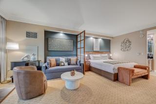 MGM Signature King Studio with Amazing Balcony Views - 8