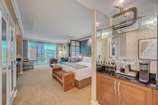 MGM Signature King Studio with Amazing Balcony Views - 2