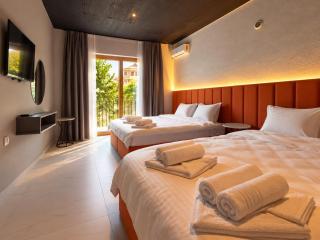 Live Inn Hotel - 1