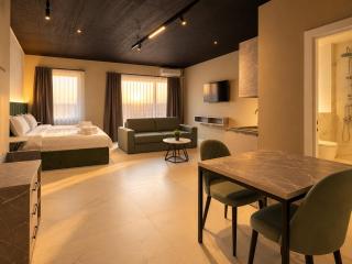 Live Inn Hotel - 2