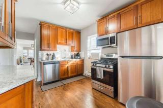 Artsy Chicago Stay with Patio Parking & Sleeps 7 - 6