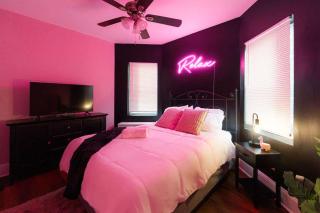 Artsy Chicago Stay with Patio Parking & Sleeps 7 - 7