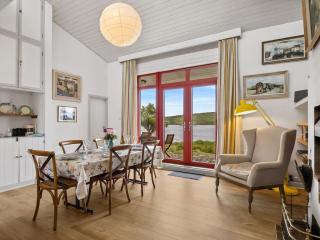 Salmon Cottage - 2
