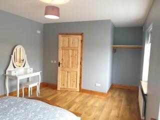 Hillside House - 2